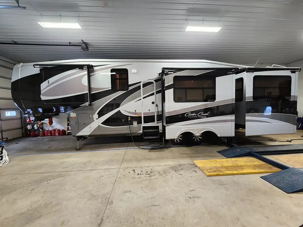 Sold Cedar Creek 36RD5S RV in La Fargeville, NY 317788 Pop Sells