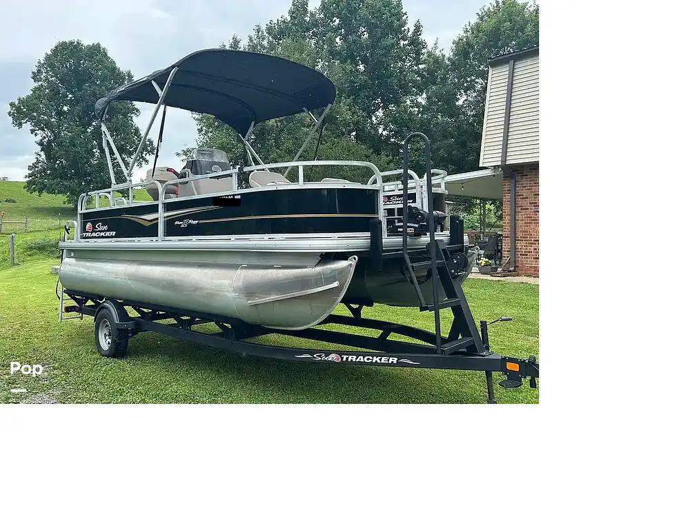 Sold: Sun Tracker 18DLX Fishing Pontoon Boat in Brush Creek, TN
