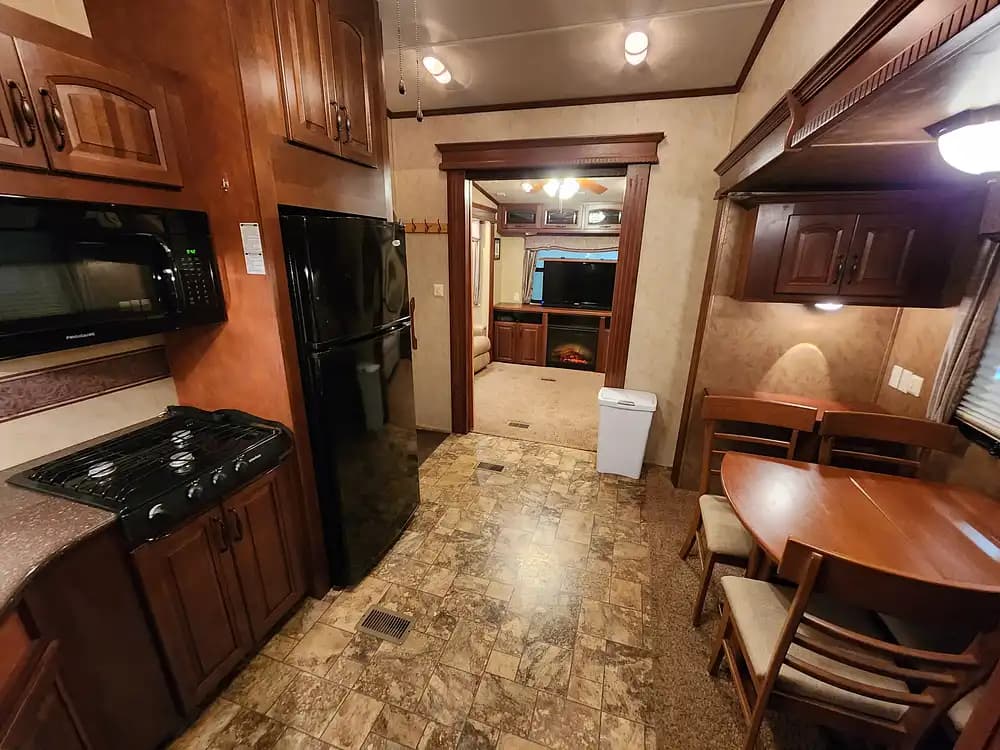 Sold Cedar Creek 36RD5S RV in La Fargeville, NY 317788 Pop Sells