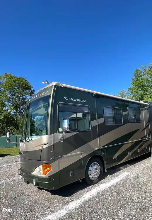 Excursion 39L RV for sale in Chesterfield, MI for 64,000 358819